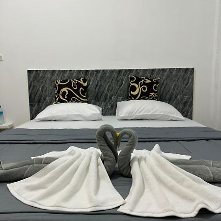 Black Sweet Homestay Dua غيلي آير المظهر الخارجي الصورة