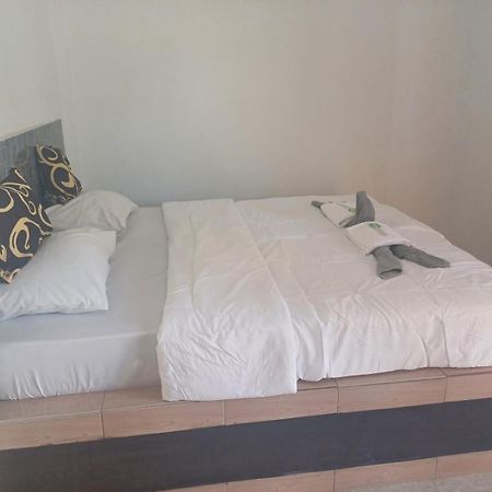 Black Sweet Homestay Dua غيلي آير المظهر الخارجي الصورة