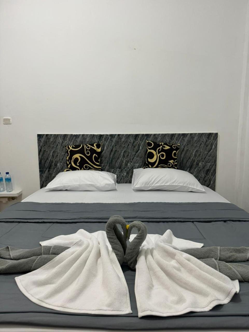 Black Sweet Homestay Dua غيلي آير المظهر الخارجي الصورة