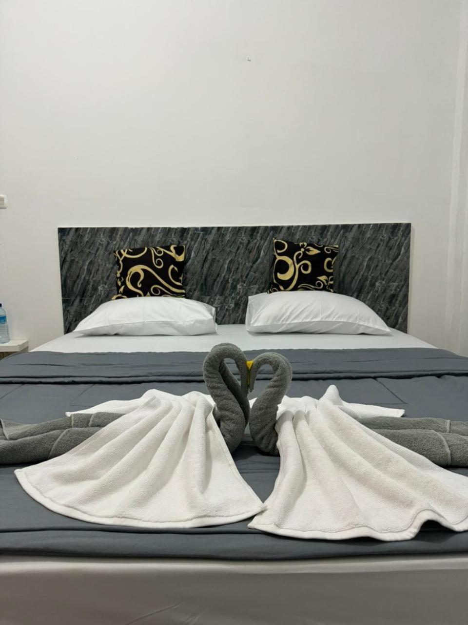 Black Sweet Homestay Dua غيلي آير المظهر الخارجي الصورة